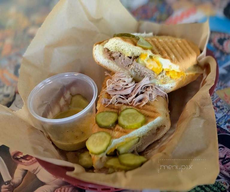 The Deli Llama - Tavares, FL