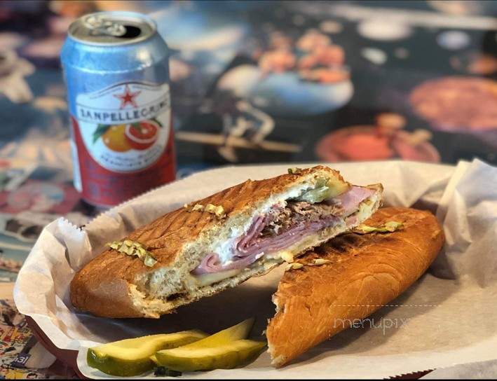 The Deli Llama - Tavares, FL