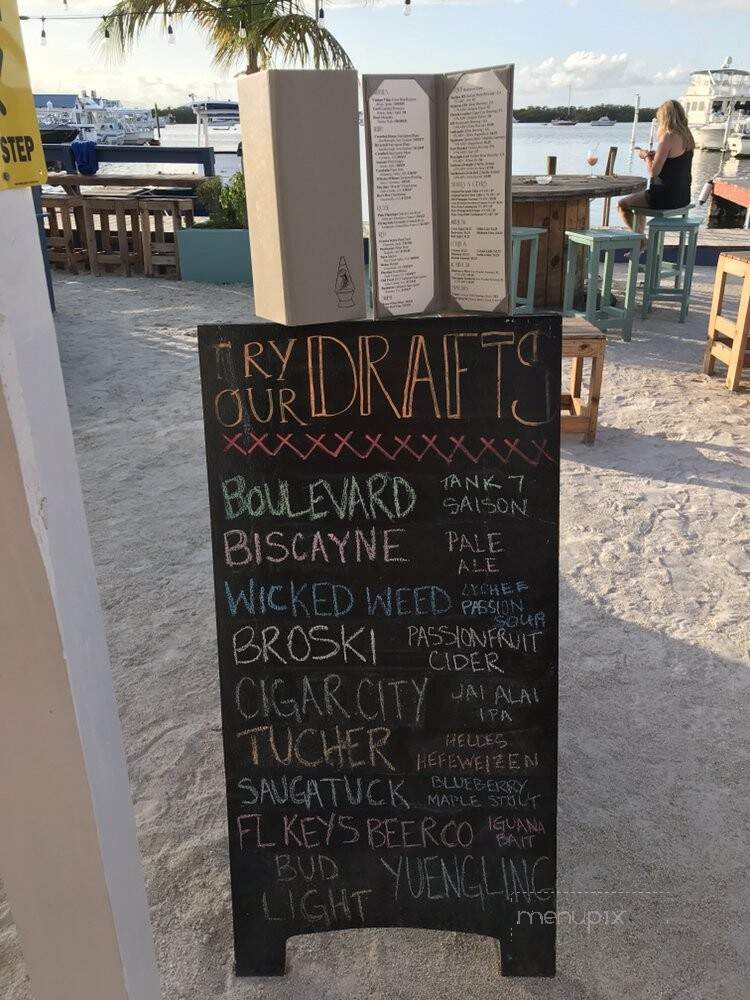 Fin & Juice Bar and Lounge - Tavernier, FL