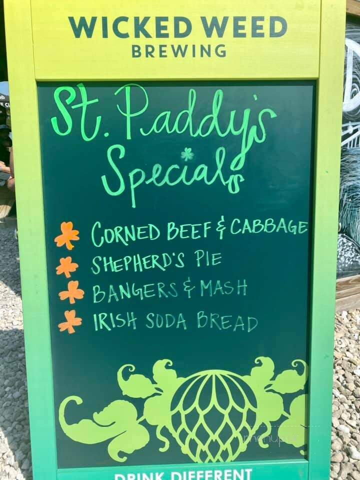 Paddy's Oyster Bar - Saint George Island, FL